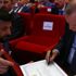 Cumhurbaşkanı Erdoğan tek tek imzaladı