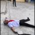 Bu kez de kendini yılana ısırttı
