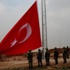 Kobani sınırına dev Türk bayrağı asıldı Kobani sınırına dev Türk bayrağı asıldı