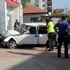 Çaldıkları otomobille polisten kaçarken dükkana girdiler Çaldıkları otomobille polisten kaçarken dükkana girdiler