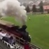 Maç oynanırken sahanın içinden tren geçti
