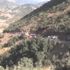 Hakkari'de ellerinde Türk bayrağı olan vatandaşlar ve komutanlar, Gomane Dağı'na çıkıp zirvede halay çekti