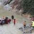 Otomobil dereye uçtu: 1 ölü, 3 yaralı Otomobil dereye uçtu: 1 ölü, 3 yaralı