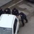 Hatay polisi, vatandaşın arızalanan aracını itti Hatay polisi, vatandaşın arızalanan aracını itti