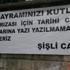 Şişli Camii'nde 1 Mayıs pankartı Şişli Camii'nde 1 Mayıs pankartı