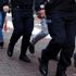 İzmir'de zehir tacirlerine operasyon! 19 kişi gözaltında İzmir'de zehir tacirlerine operasyon! 19 kişi gözaltında