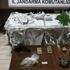 Yatak odasındaki masayı uyuşturucu serasına çevirdi