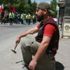 İnşaat işçisinin 1 Mayıs mesaisi miting yapanları elindeki çekiç ile izlemek oldu İnşaat işçisinin 1 Mayıs mesaisi miting yapanları elindeki çekiç ile izlemek oldu