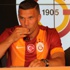 Podolski'nin imza törenine damga vuran o an! Podolski'nin imza törenine damga vuran o an!