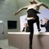 Mario Draghi'ye konfetili protesto