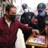Van polisi vatandaşlara çikolata ikram etti Van polisi vatandaşlara çikolata ikram etti