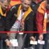 Galatasaray taraftarından Kadıköy'de ilginç protesto | Para yaktılar