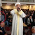 Alman Bakan, camide cuma namazını izledi Alman Bakan, camide cuma namazını izledi