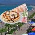 Ölüdeniz'de waffle soygunu... Tanesini 80 TL'ye sattı Ölüdeniz'de waffle soygunu... Tanesini 80 TL'ye sattı