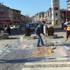 Meydanda halı yıkayarak ceza yazan polisi protesto etti Meydanda halı yıkayarak ceza yazan polisi protesto etti
