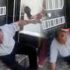 Mahalle halkı tacizciyi dövdükten sonra polise teslim etti
