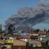 Endonezya'da faaliyete geçen Sinabung Yanardağı kül püskürtmeye başladı Endonezya'da faaliyete geçen Sinabung Yanardağı kül püskürtmeye başladı