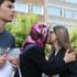 Öğrenciler LGS'de veliler okul bahçelerinde ter döktü