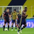 Emenike formasını çıkarıp sahayı terk etti Emenike formasını çıkarıp sahayı terk etti