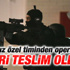 Paris'te dergiye saldıranlardan biri teslim oldu Paris'te dergiye saldıranlardan biri teslim oldu