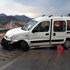Burdur'da otomobil bariyere çarptı: 9 yaralı Burdur'da otomobil bariyere çarptı: 9 yaralı