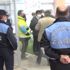 Bursa'da maskesiz kadın önce polise saldırdı, ardından çığlık atarak kaçmaya başladı Bursa'da maskesiz kadın önce polise saldırdı, ardından çığlık atarak kaçmaya başladı