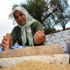 150 yıllık taş değirmenden bulgur yapıyor