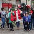 Türk Kızılay kapı kapı dolaşarak çocuklara bayramlık ulaştırdı