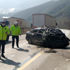 Otomobil yol kenarındaki kayalıklara çarptı: 2'si çocuk 4 kişi yaralandı