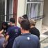 Kafası demir korkuluklara sıkışan çocuk güçlükle kurtarıldı