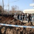 Diyarbakır’da kriz büyüyor: Belediye, DEDAŞ’ın önüne hendek kazdı Diyarbakır’da kriz büyüyor: Belediye, DEDAŞ’ın önüne hendek kazdı