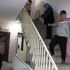 Sokağa çıkamayan 65 yaş üstü vatandaşlar apartmanda spor yapıyor