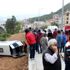 El frenini çekmeden indiği minibüsün altında kaldı El frenini çekmeden indiği minibüsün altında kaldı