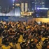Hong Kong'da gösterci liderleri teslim oldu