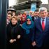 Başkanlığı devretti, evine gitmek için belediye otobüsüne bindi
