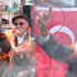 MHP’li aday adayı ’bozkurt’u ’rockçı’ işaretiyle karıştırdı