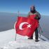 Türkiye’nin en yüksek dağına 61 yaşında ikinci kez tırmandı Türkiye’nin en yüksek dağına 61 yaşında ikinci kez tırmandı
