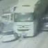 Tır 8 otomobili böyle biçti Tır 8 otomobili böyle biçti