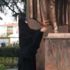 Atatürk Anıtı'na baltayla saldıran zanlı hastaneye yatırıldı