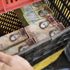 Venezuela'da 100 bin bolivarlık en büyük banknot tedavüle giriyor