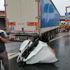 Pendik'te TIR'a çarpan otomobil hurdaya döndü Pendik'te TIR'a çarpan otomobil hurdaya döndü