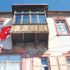 Mihriye Teyzenin Yunan vakfına satmadığı evine Türk bayrağı astı Mihriye Teyzenin Yunan vakfına satmadığı evine Türk bayrağı astı