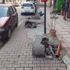 Otomobilini park edemeyen avukat belediyenin dubalarını kesti Otomobilini park edemeyen avukat belediyenin dubalarını kesti