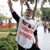Sokak hayvanlarına eziyete 'dur' demek için Mersin'den İzmir'e yürüyor Sokak hayvanlarına eziyete 'dur' demek için Mersin'den İzmir'e yürüyor