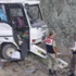 Minibüs şarampole yuvarlandı: 2 ölü, 16 yaralı