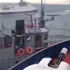 Rus gemisinin Ukrayna gemisine saldırı anı Rus gemisinin Ukrayna gemisine saldırı anı