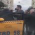 Video: İstanbul'da kumarhaneyi dürümcü polisler bastı