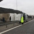 Kereste yüklü TIR devrildi TEM'de trafik durdu Kereste yüklü TIR devrildi TEM'de trafik durdu