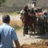Elazığ'da sattığı evden çıkmamak için at arabasını polislerin üzerine sürdü Elazığ'da sattığı evden çıkmamak için at arabasını polislerin üzerine sürdü