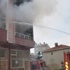 Sobaya döktüğü benzin evi yaktı